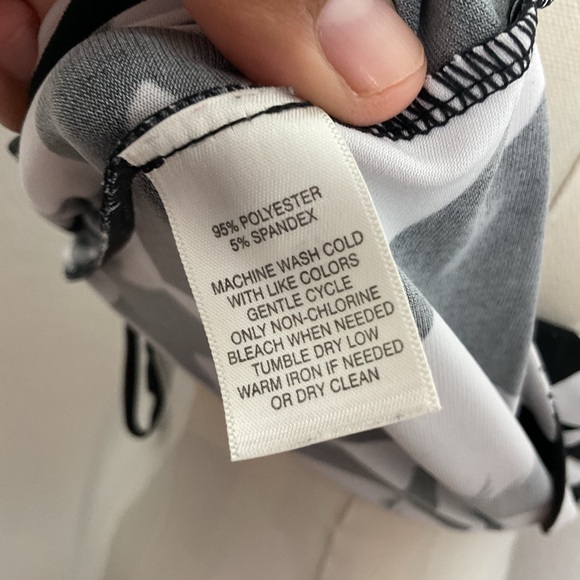 WHITE HOUSE BLACK MARKET Tankini Top S Black White Floral Print Swim Resortwear - Picture 3 of 6